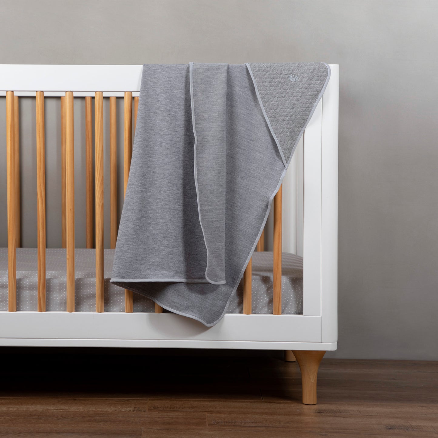 Cobija para bebé polo con capucha gris
