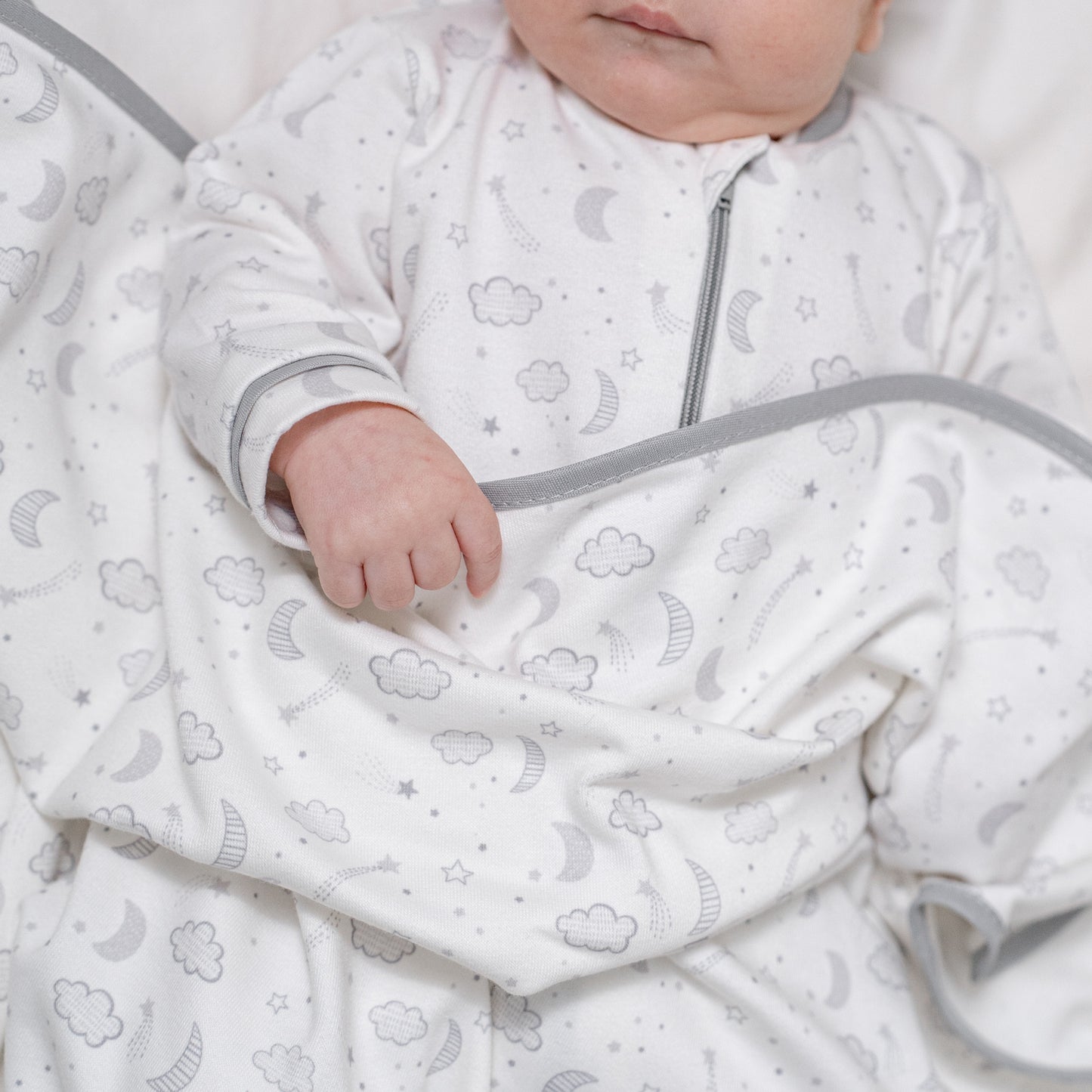 Set frazada con sonaja luna y estrella gris