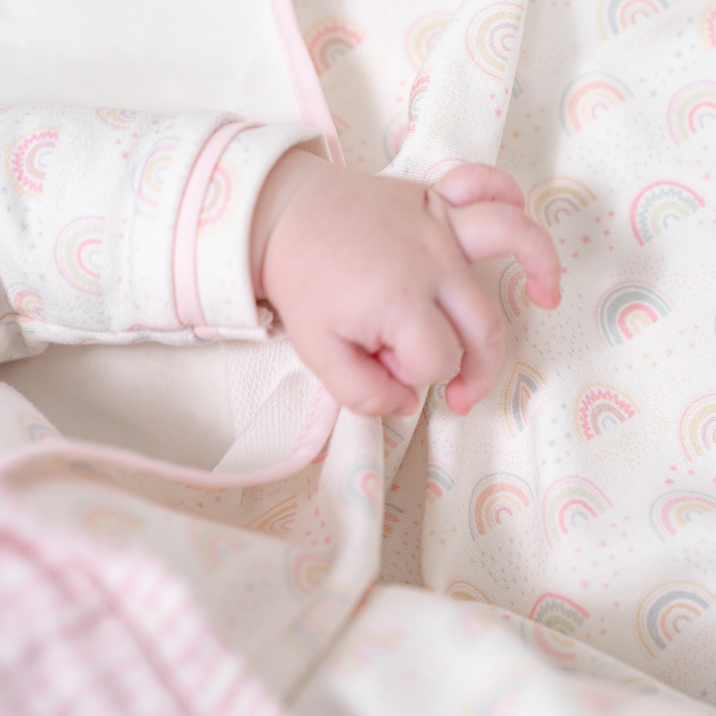 Set frazada con trapo de apego arcoíris rosa