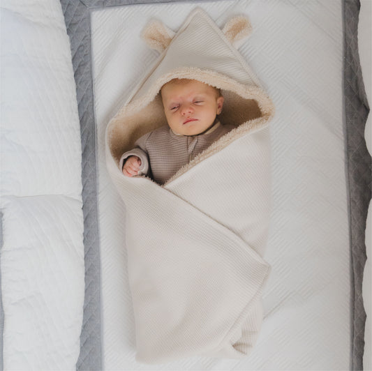 Cobija con capucha Oso beige
